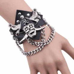 Bracelet Pirate - Capitaine (Cuir) 7 Bracelet Pirate - Capitaine (Cuir) -Refuge Du Pirate bras bracelet cuir pirate