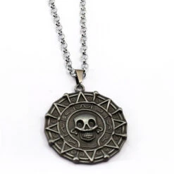 Collier Pirate Des Caraïbes 13 Collier Pirate Des Caraïbes -Refuge Du Pirate variant image2Collier des Pirates des cara bes 12 pi ces collier m daillon Jack Sparrow Aztec pendentif